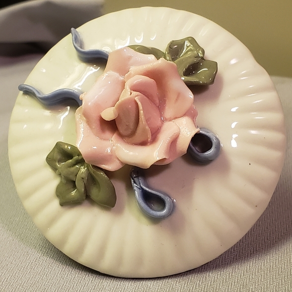 Vtg Rose & Leaves With Ribbon Trinket Jewelry Box